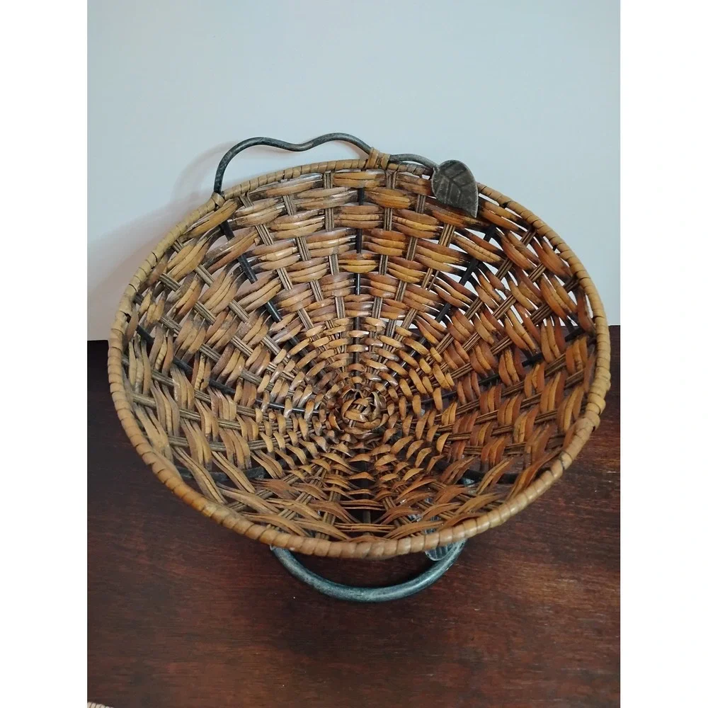 Rustic Woven Wicker FruitBasket Metal Pedestal Base Leaf Detail Centerpiece Bowl